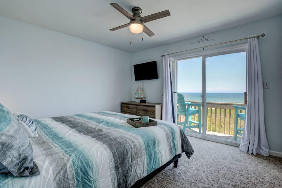 3800 Island Drive - Luna's Ocean Lookout House in North Topsail Beach