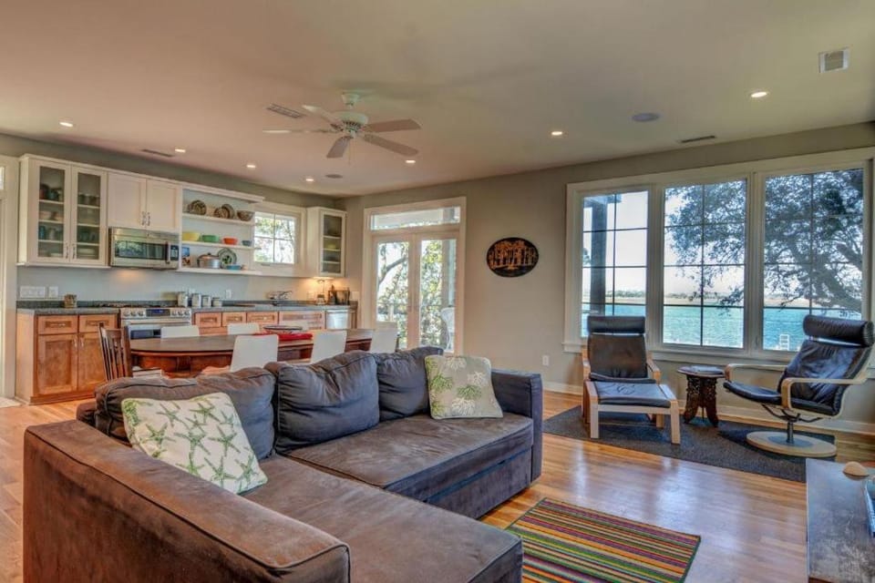 421 Fields Avenue - The Nancy Ann House in Topsail Beach