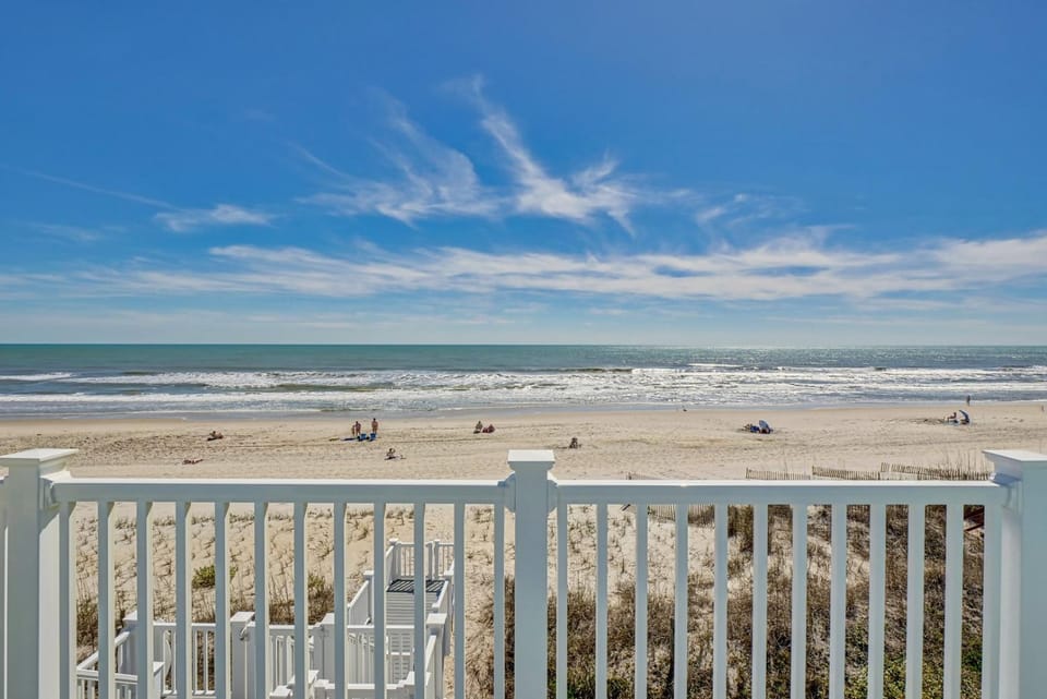 2928 Island Drive - Howling Coconut House in North Topsail Beach