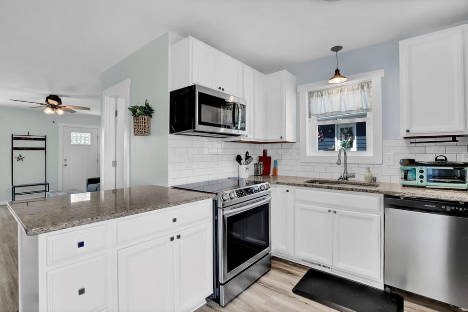 Stunning Second Row Duplex, Easy Beach Access, Pet-friendly House in North Topsail Beach