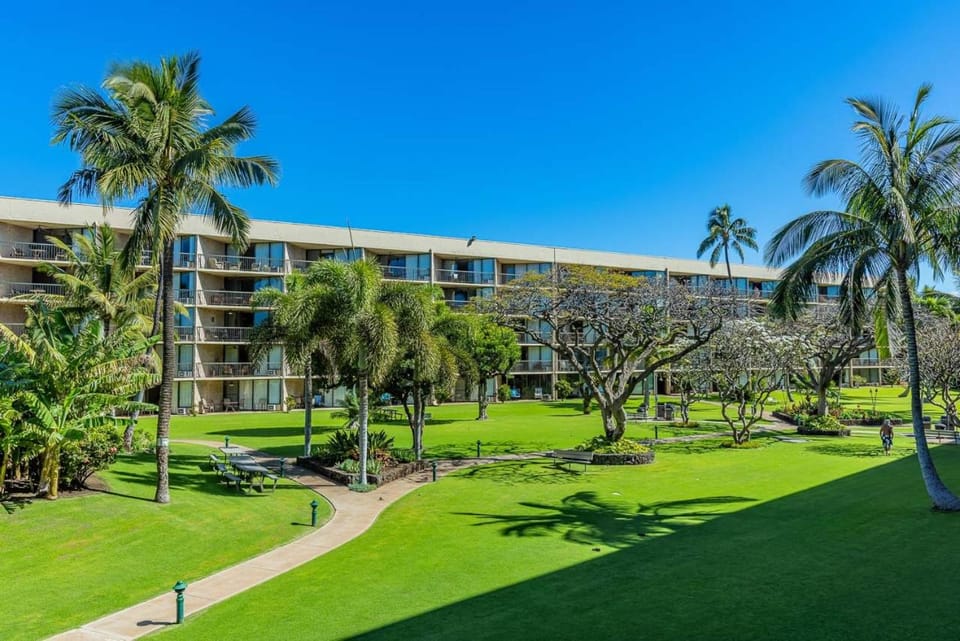 Maui Sunset B217 by Coldwell Banker Island Vacations Apartment in Kihei