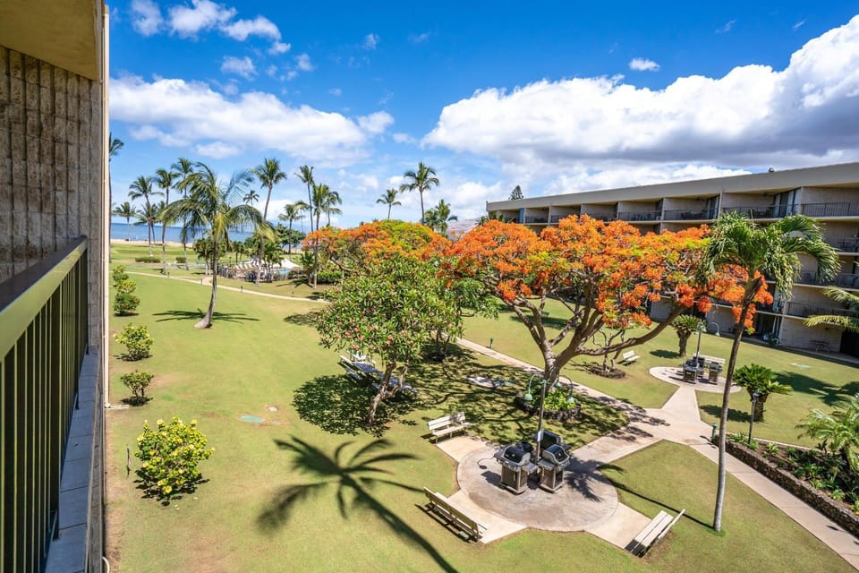 Maui Sunset B309 by Coldwell Banker Island Vacations Apartment in Kihei