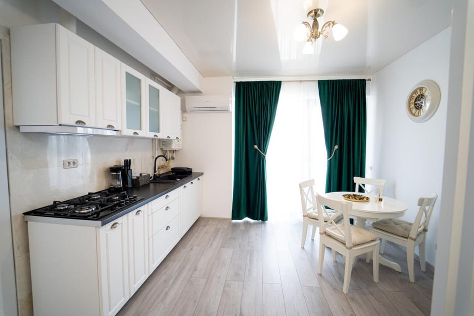 Kitchen or kitchenette, Dining area, stove, air conditioner
