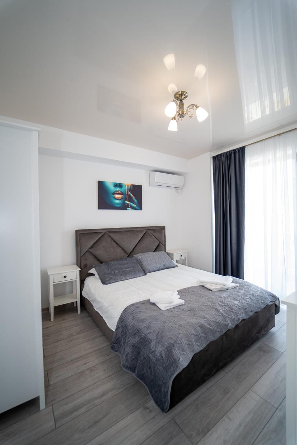 Bed, TV and multimedia, Photo of the whole room, Bedroom, wardrobe, air conditioner
