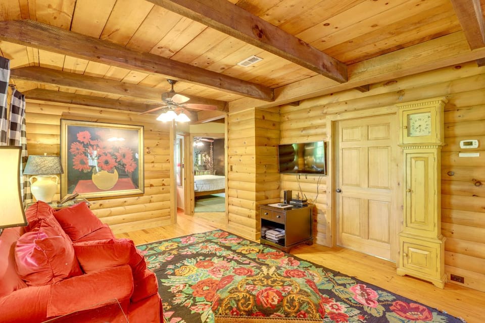 5 Mi to Dtwn Asheville Tranquil Cabin Retreat! Cabin in Woodfin