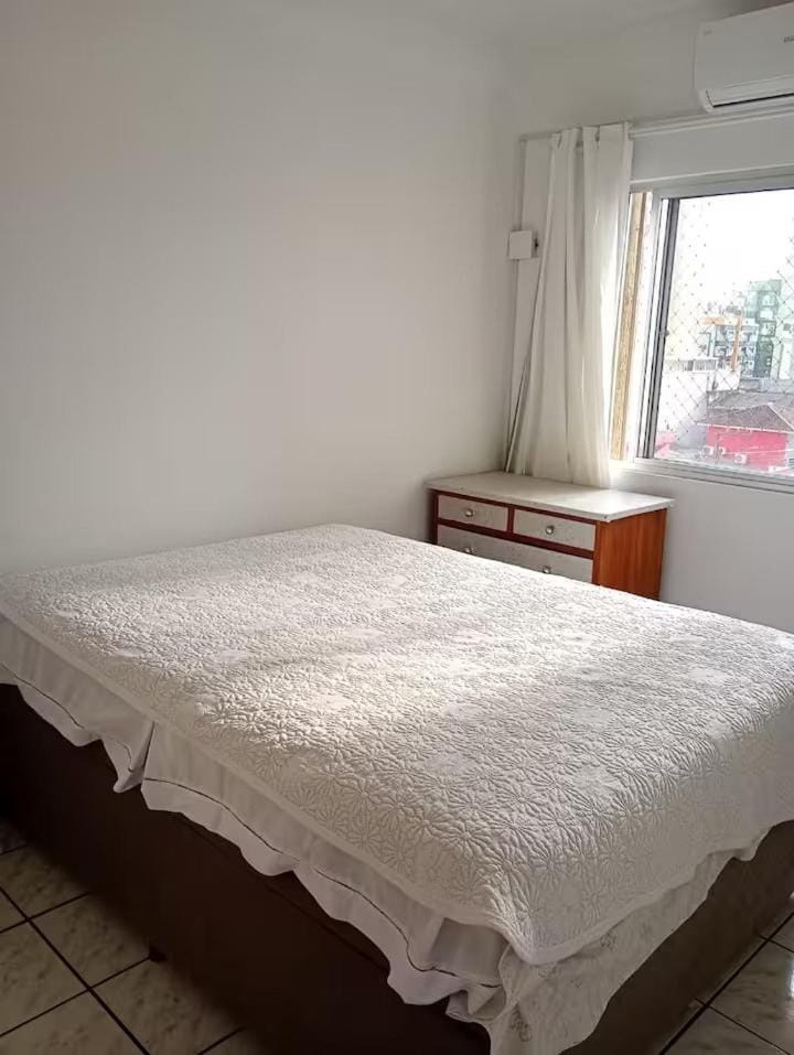 Quarto Privado com Ar condicionado e frigobar Apartment in Porto Belo