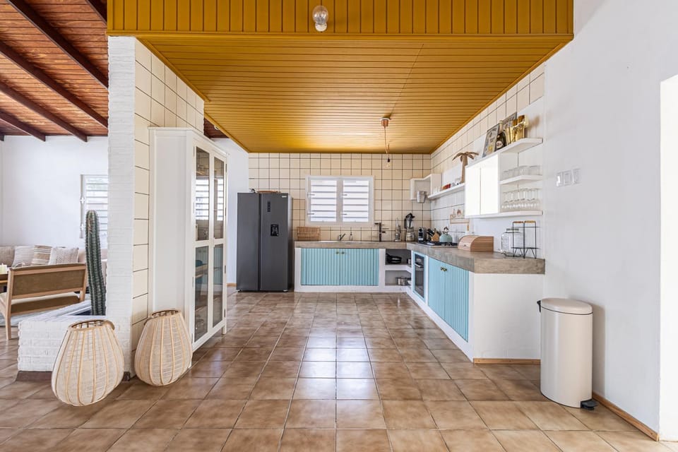 Kitchen or kitchenette, oven