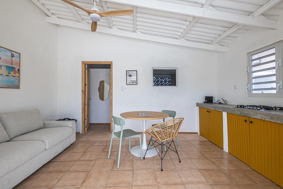Kitchen or kitchenette, Seating area, Dining area