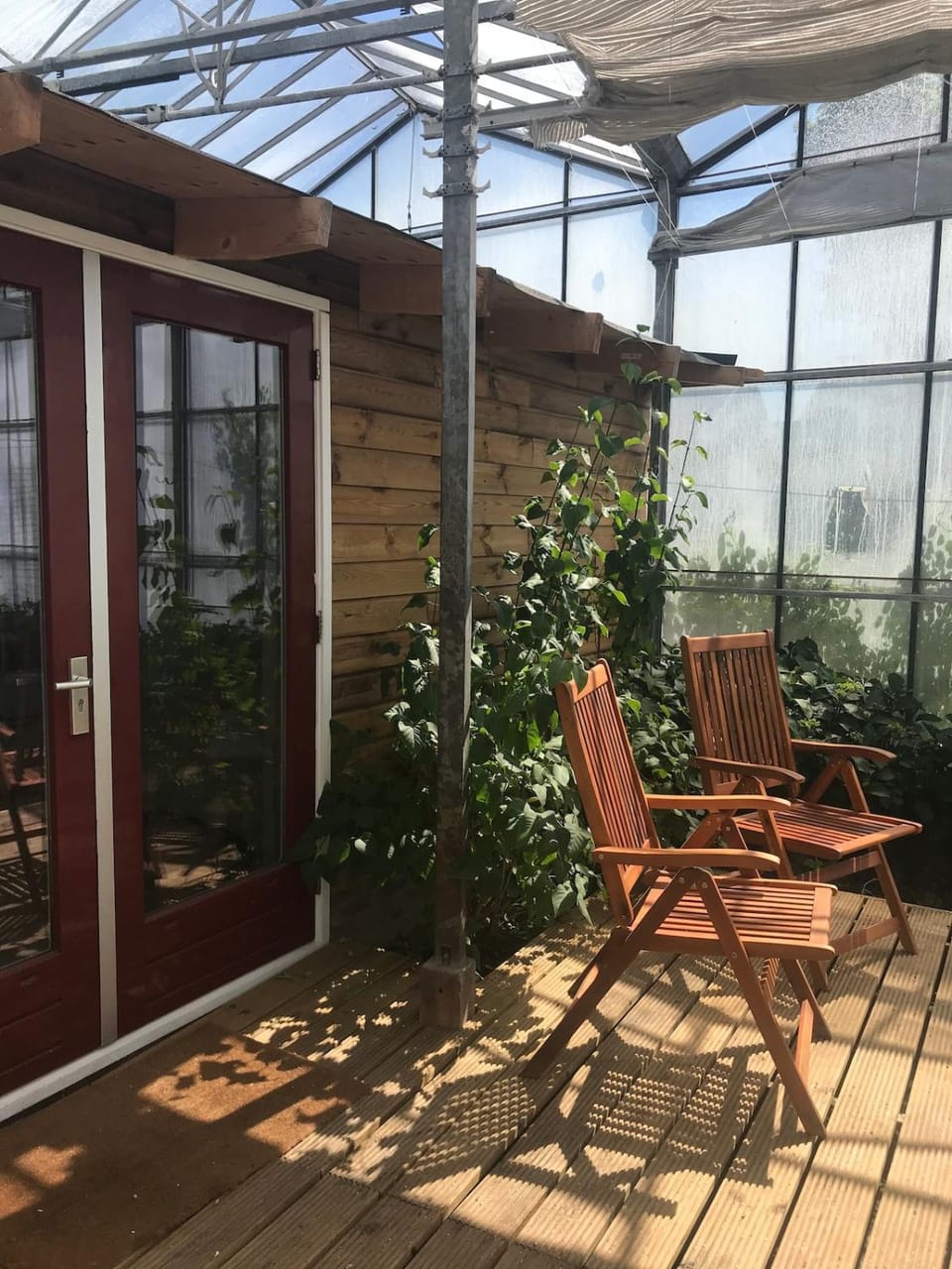Unique Tiny House close to Ams Airport with Hottub Chalet in South Holland (province)