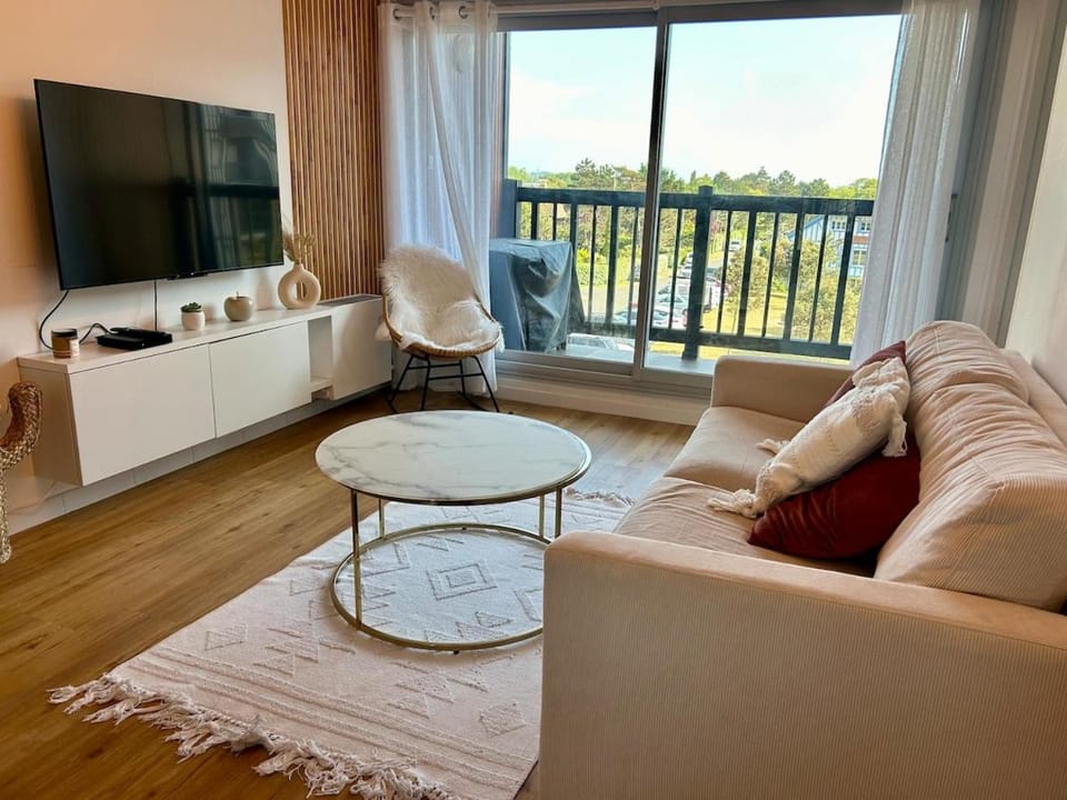 TV and multimedia, View (from property/room), Balcony/Terrace, Living room