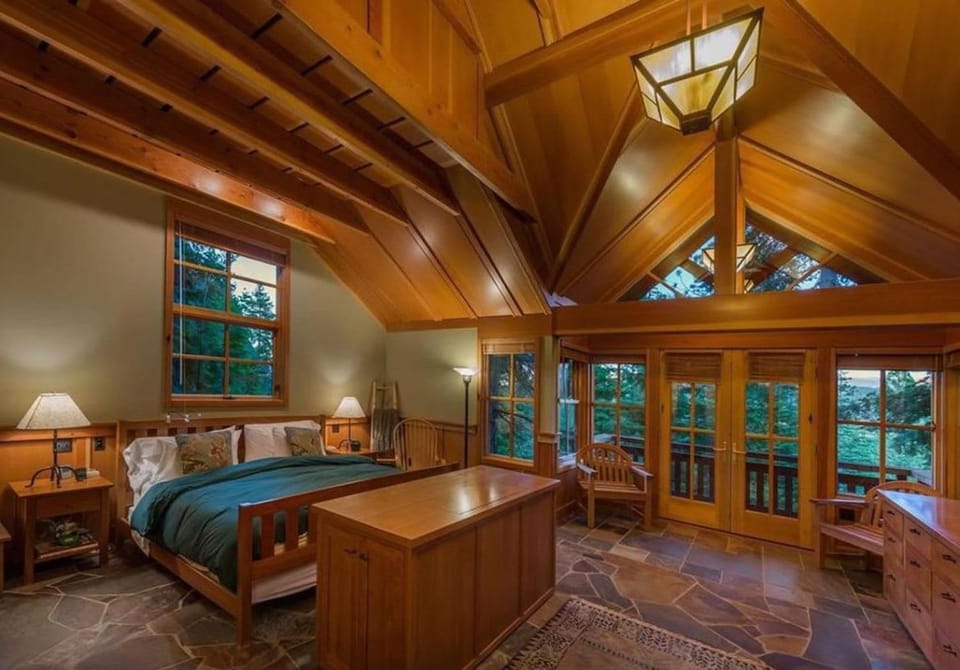 Luxury Northstar Palace with Hot Tub & Games House in Sierra Nevada