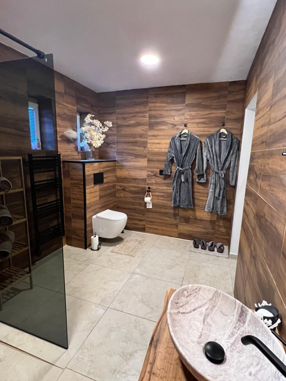 Shower, Toilet, Bathroom, towels