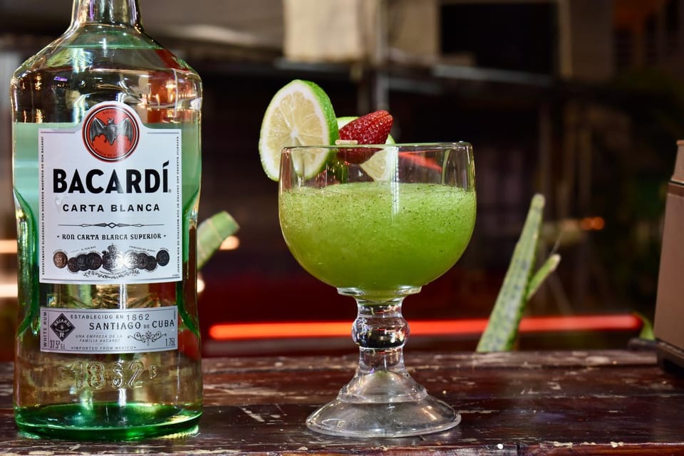 Lounge or bar, Food and drinks, Drinks
