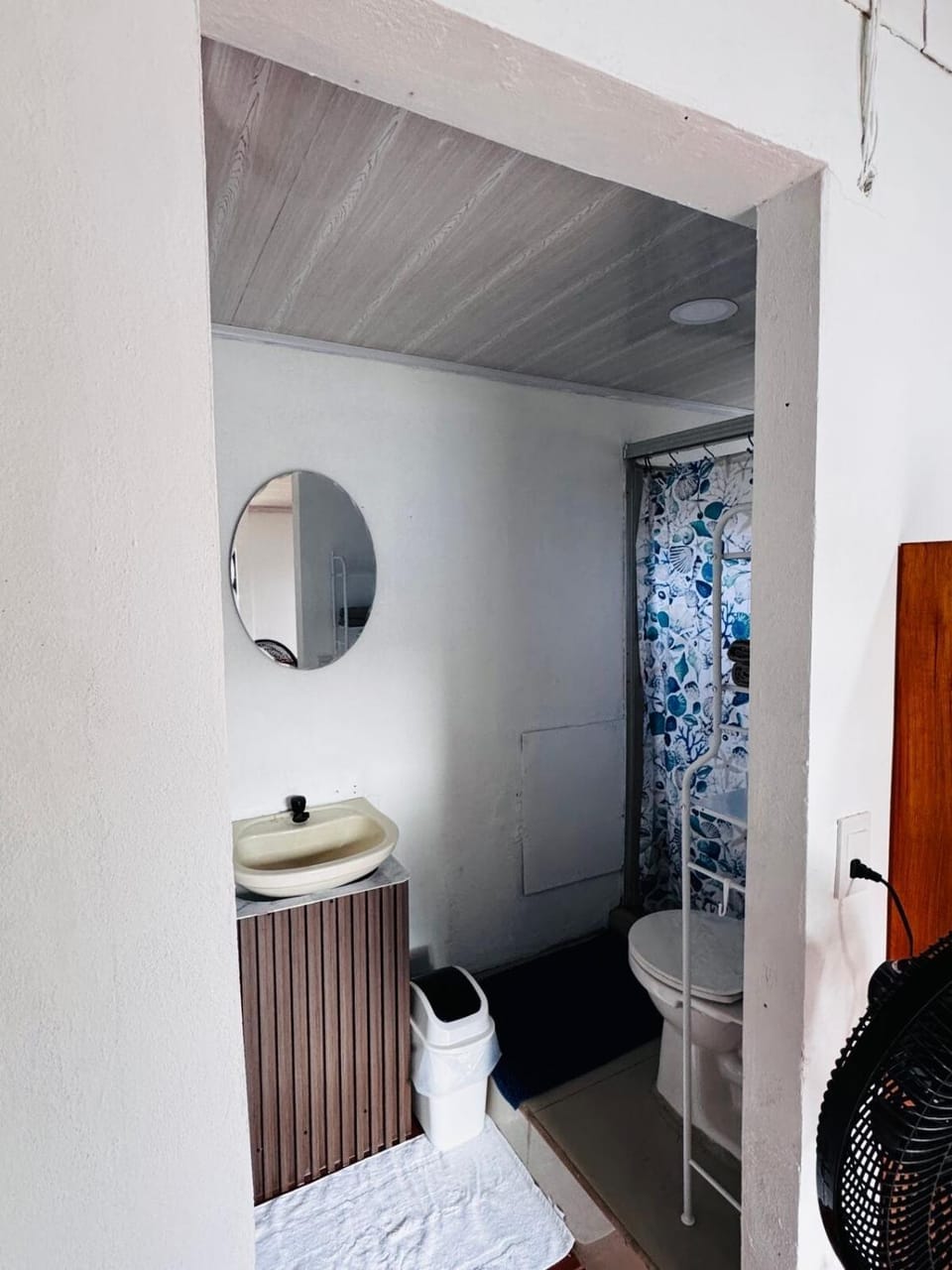 Toilet, Bathroom, towels