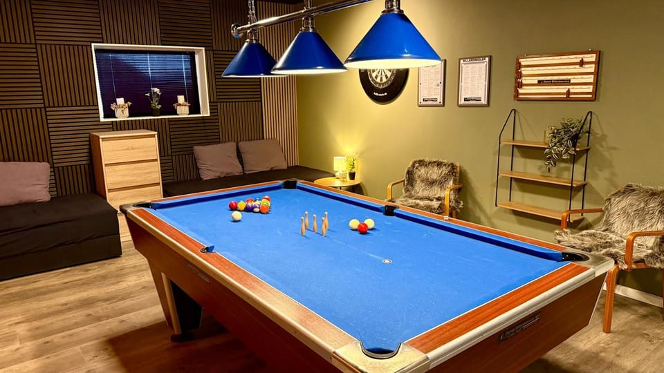 Billiard, Game Room