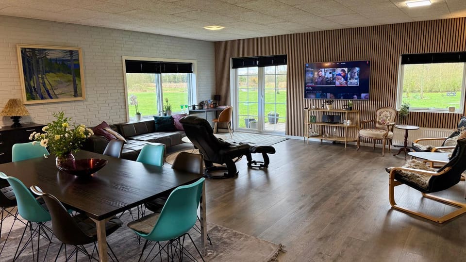 Communal lounge/ TV room, TV and multimedia, Living room