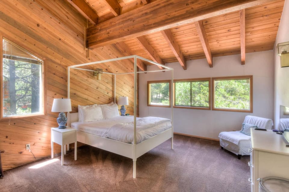 Northwoods Hangout Near Tahoe Donner House in Truckee