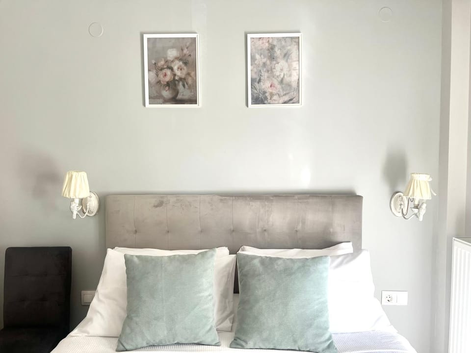 Bed, Decorative detail, Bedroom