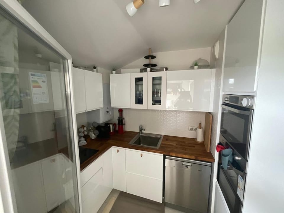 1BRwith terrace near beach Apartment in Fréjus