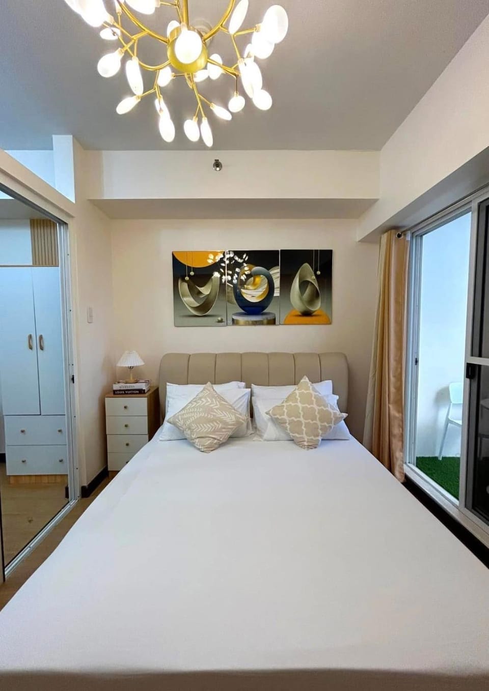 Yevaiah's Escape - The Celandine Apartment hotel in Quezon City
