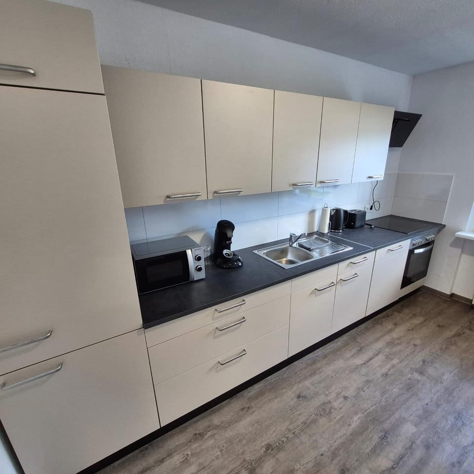 Coffee/tea facilities, Kitchen or kitchenette, dishwasher, stove