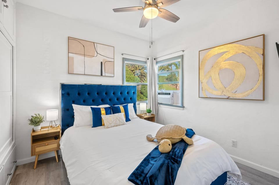 Luxury Beachside Gem Walk to Beach Ocean Views Apartment in Manhattan Beach