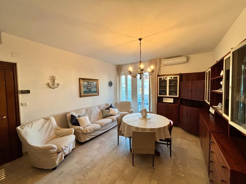 Living room, air conditioner