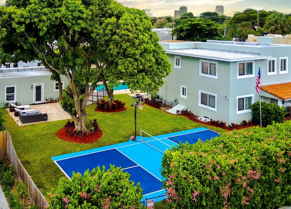 Property building, Bird's eye view, Garden, Tennis court