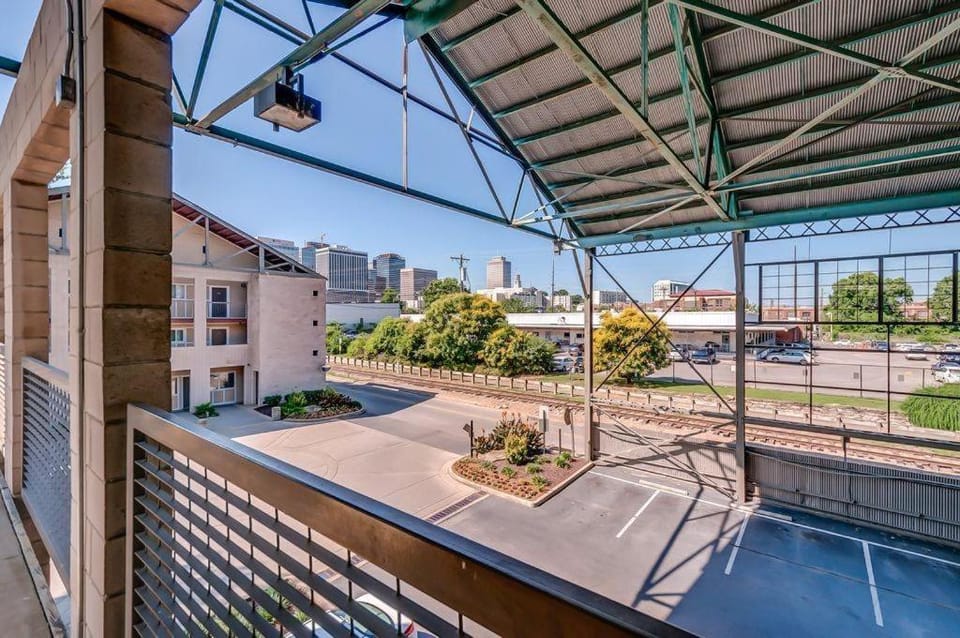 2 BDR Riverfront Living in Downtown Nashville House in East Nashville