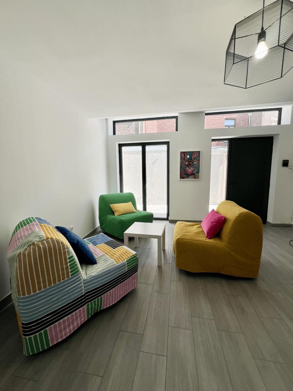 Bed, Decorative detail, Seating area