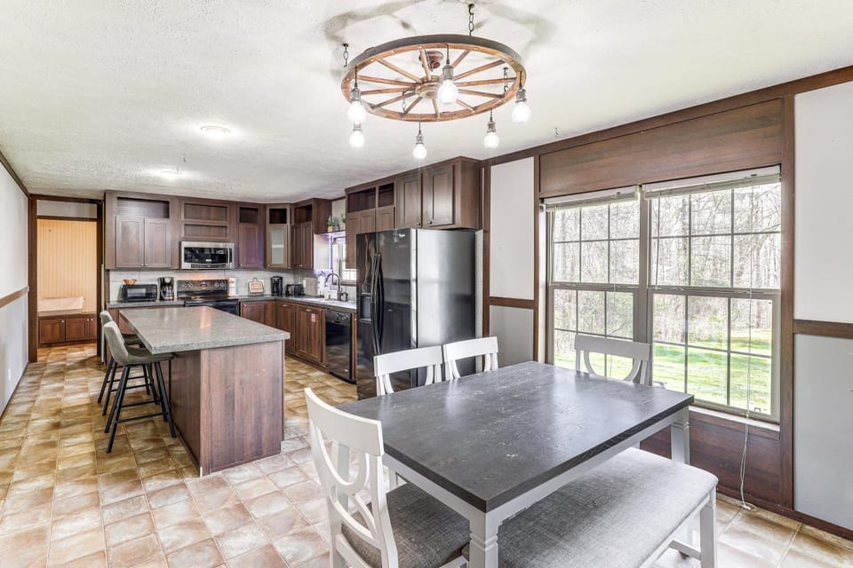 Scenic Hideaway in Sevierville: Hot Tub + Fire Pit House in Sevier County