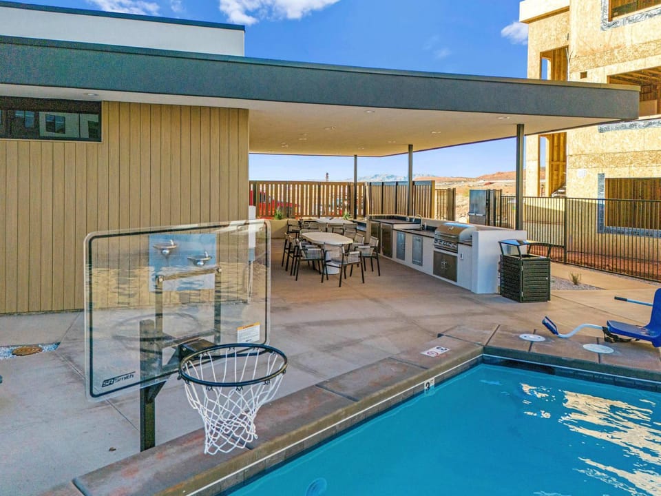 Terra Vista Top Level - Closest to Pools & Fitness House in Washington