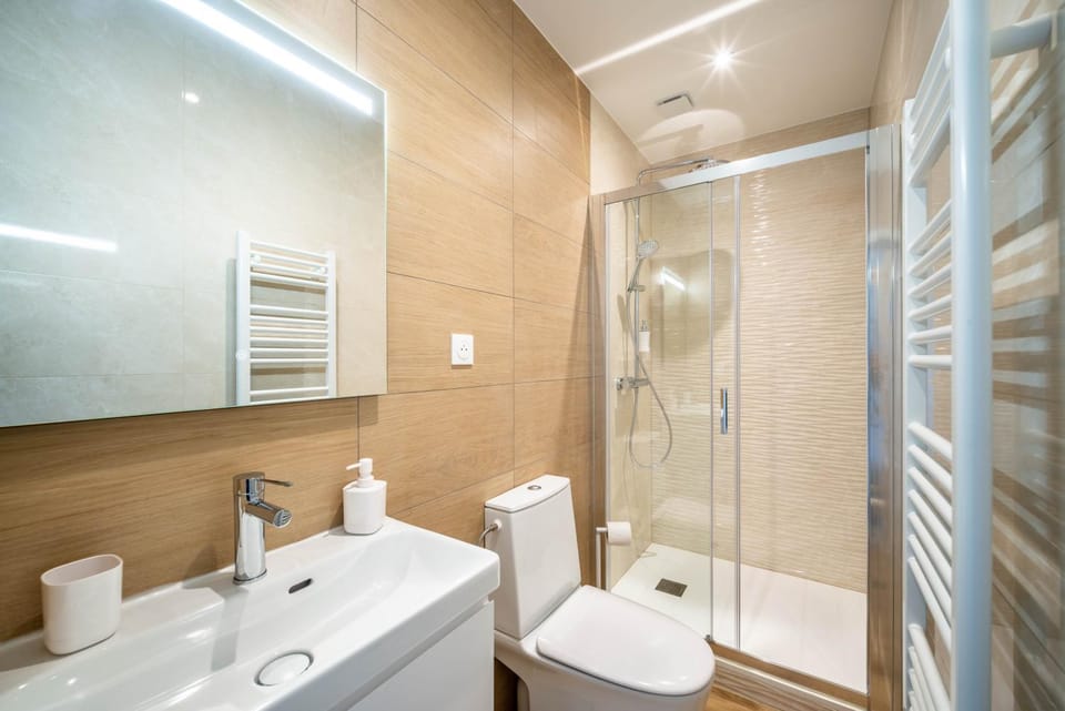 Shower, Toilet, Bathroom