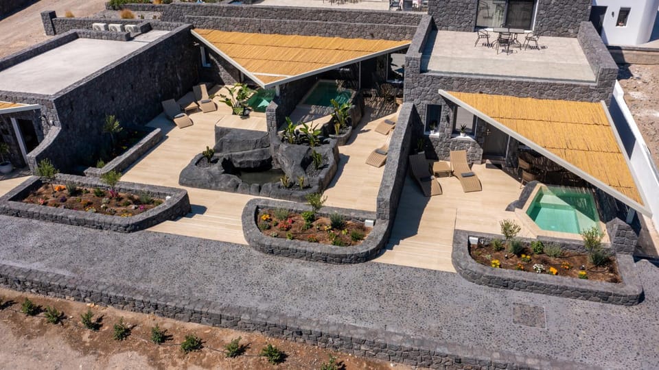 Property building, Garden, Hot Tub, Balcony/Terrace