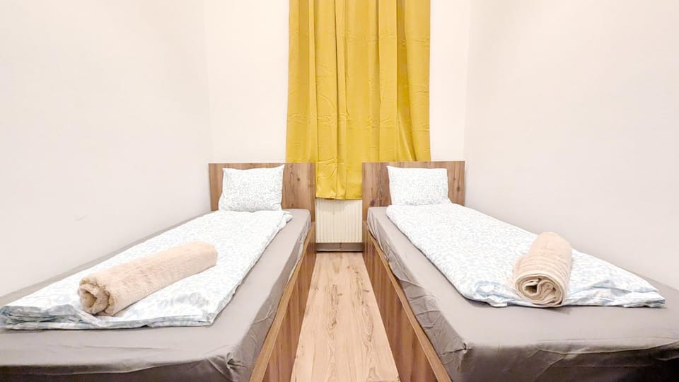 Spacious Rooms - 15 Min from Airport & City Center, 5 Min from Vienna Main-Bus Station EZ1 Vacation rental in Vienna
