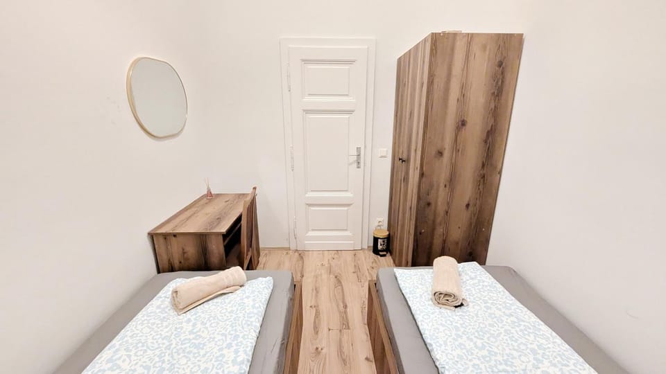 Spacious Rooms - 15 Min from Airport & City Center, 5 Min from Vienna Main-Bus Station EZ1 Vacation rental in Vienna
