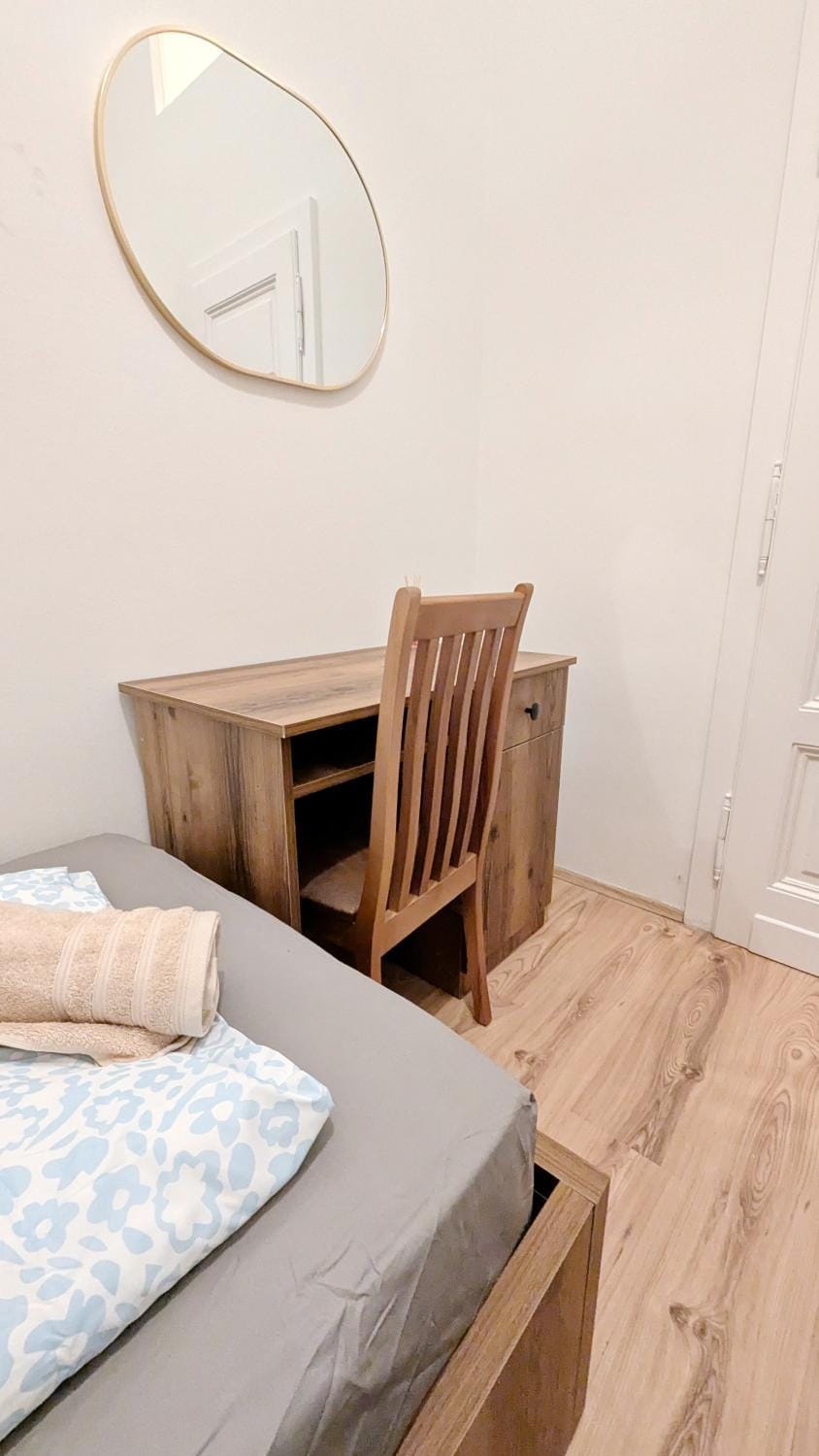 Spacious Rooms - 15 Min from Airport & City Center, 5 Min from Vienna Main-Bus Station EZ1 Vacation rental in Vienna