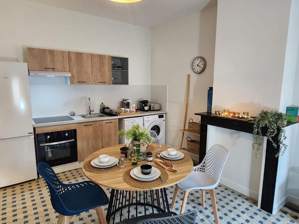 Coffee/tea facilities, Kitchen or kitchenette, Dining area, dishwasher, microwave, oven, pet friendly, stove, toaster