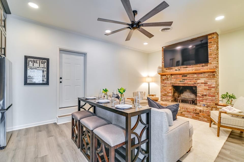 1 Mi to Miss State: ‘Wremy Cottage’ w/ Deck & Yard House in Starkville