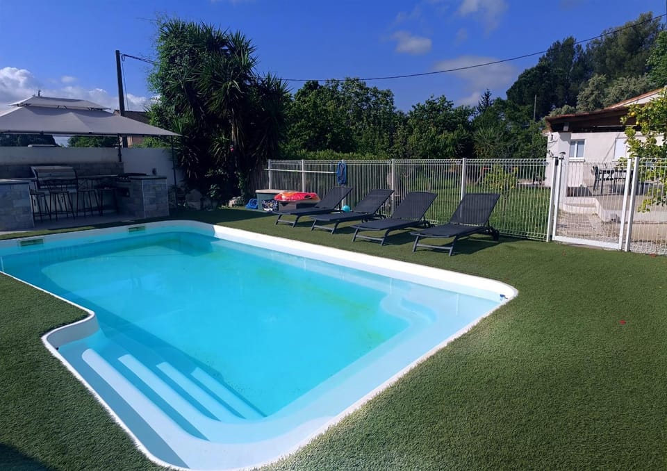 Garden view, Pool view, Swimming pool, sunbed