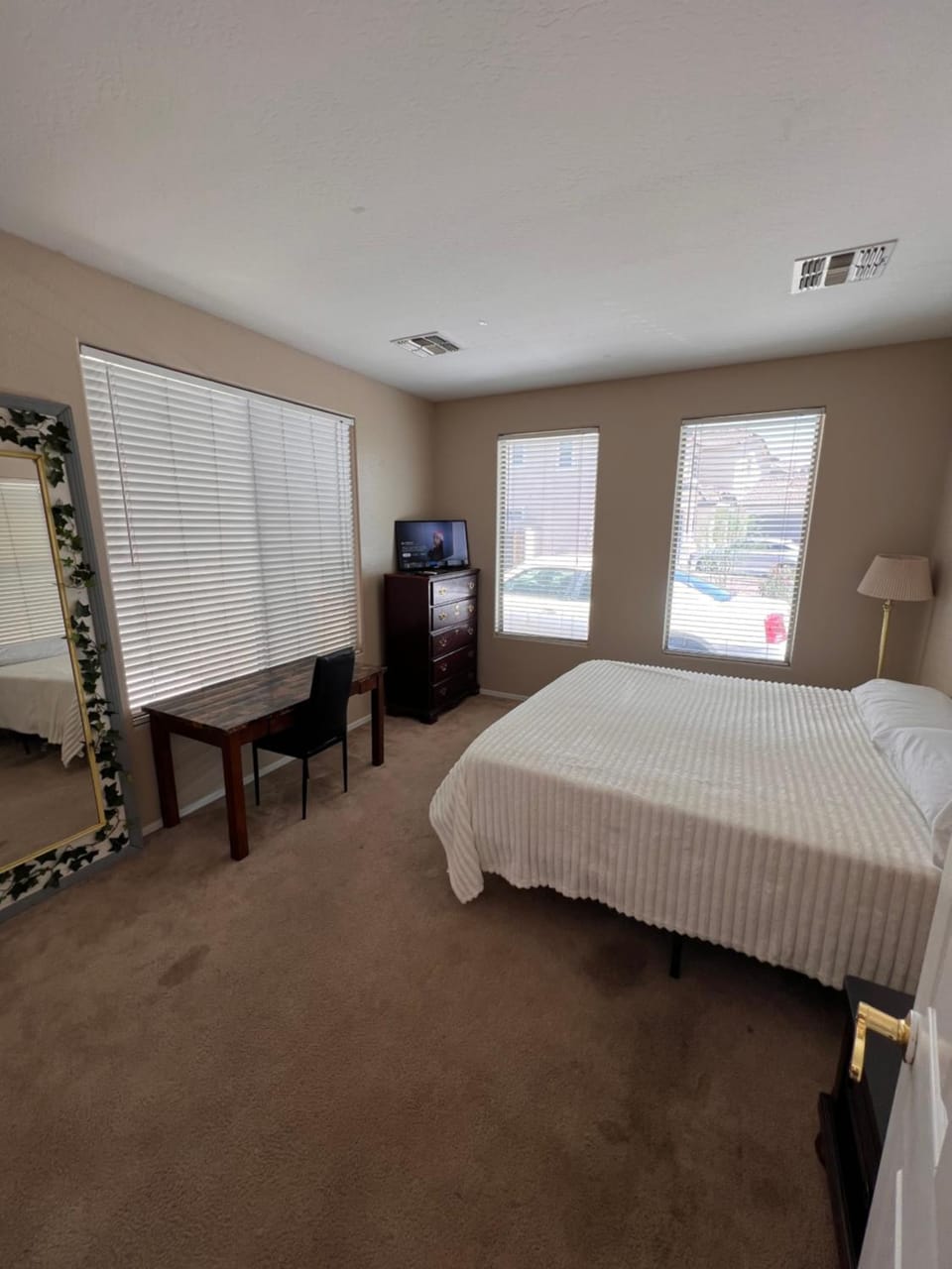 Photo of the whole room