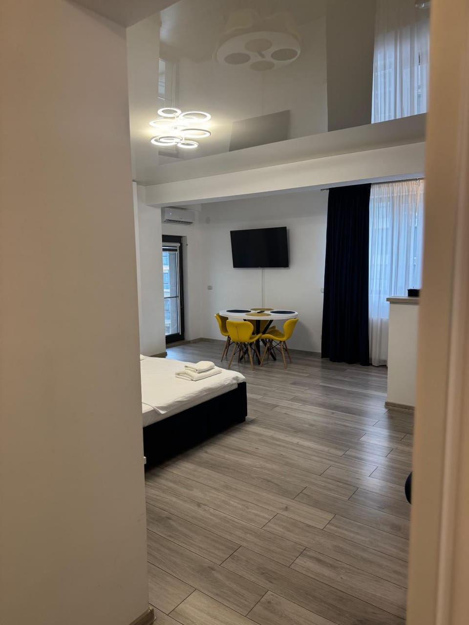 Communal lounge/ TV room, Bed, TV and multimedia, Living room, Photo of the whole room, Seating area, Dining area, Evening entertainment, Bedroom