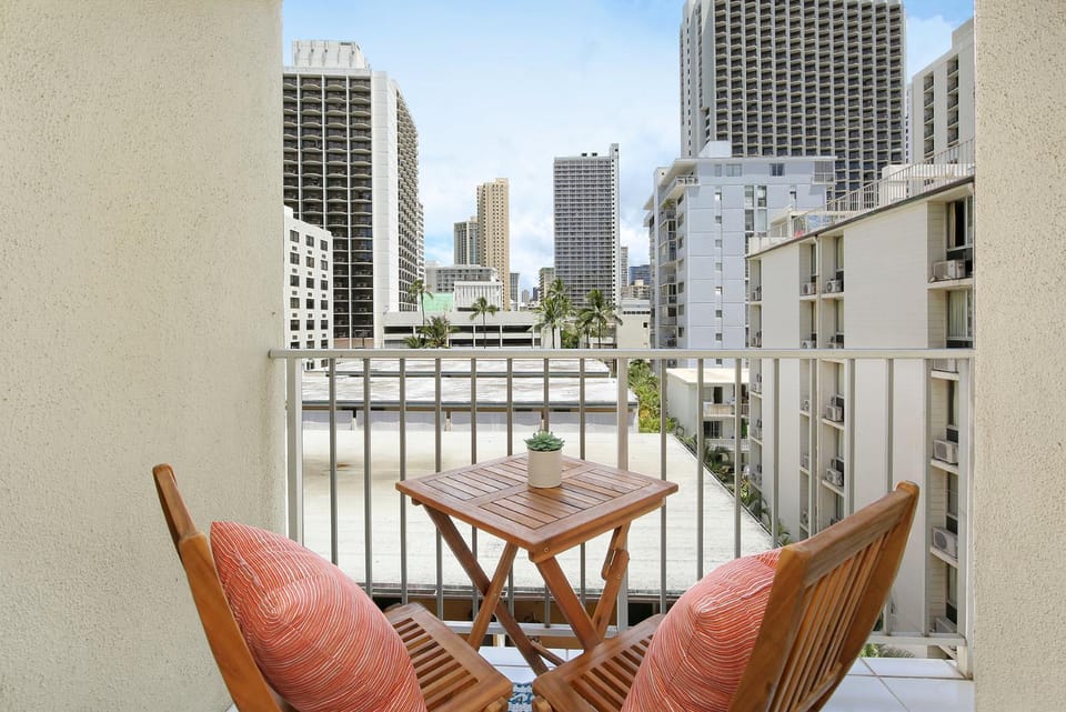 Oahu Tradewinds Plaza 601 by Coldwell Banker Island Vacations Apartment in Honolulu