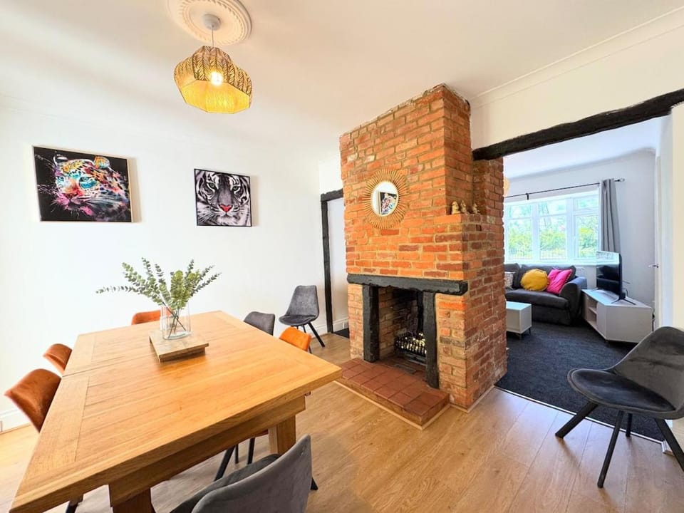 Seating area, Dining area