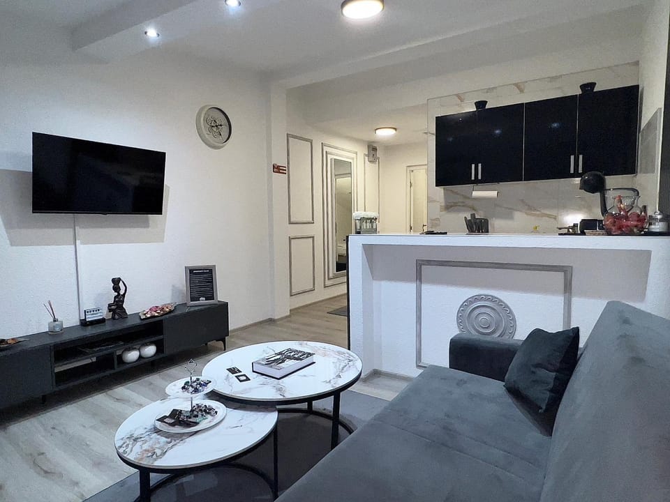 TV and multimedia, Kitchen or kitchenette, Seating area