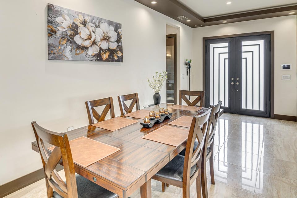Private Pool + Sauna: Pet-Friendly Reseda Retreat! House in Reseda