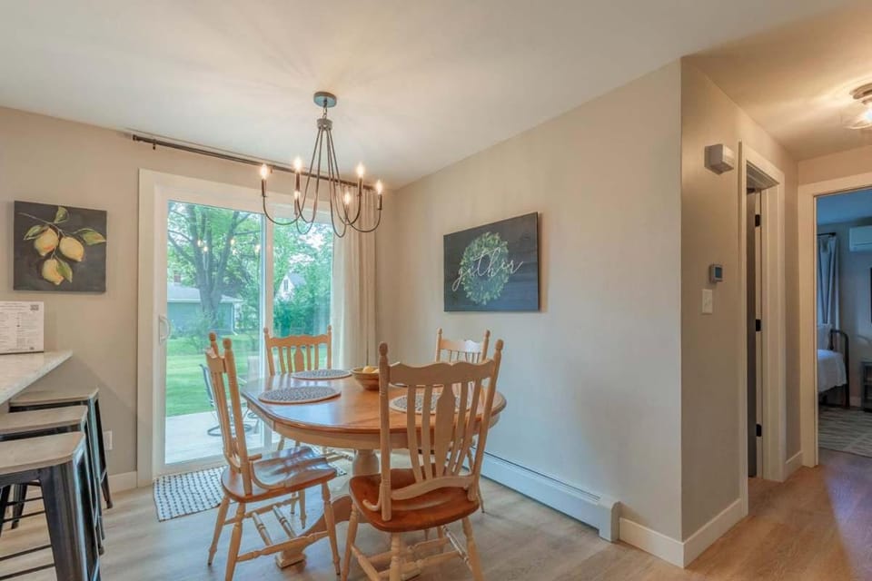 4BR 2BA Dog Friendly 3 Kings Walk to Lambeau House in Ashwaubenon