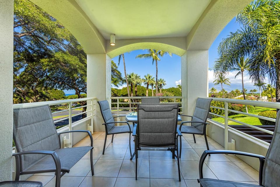 Palms at Wailea 1704 by Coldwell Banker Island Vacations Apartment in Wailea