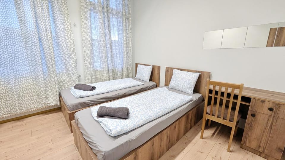 Spacious Rooms - 15 Min from Airport & City Center, 5 Min from Vienna Main-Bus Station EZ9 Vacation rental in Vienna