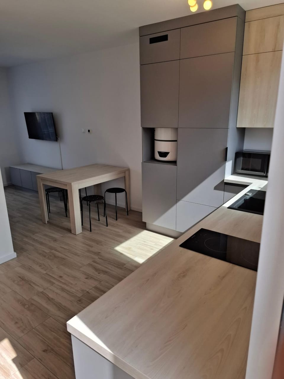 TV and multimedia, Kitchen or kitchenette, Dining area